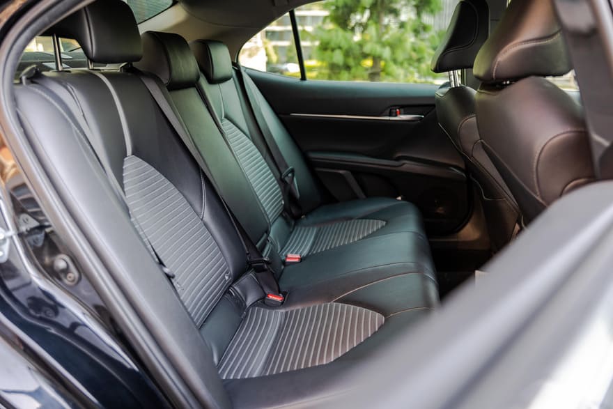Toyota Camry Hybrid – zadnja sedišta
